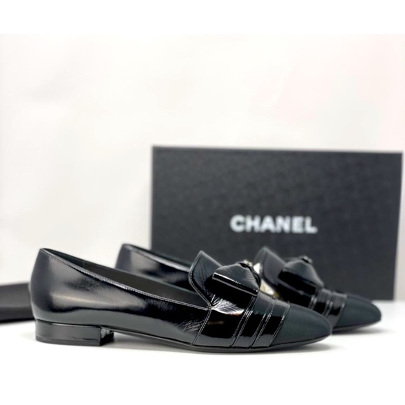 CHANEL black patent  leather bow loafers flats EURO 37.5/USA 7.5 - Picture 3 of 16